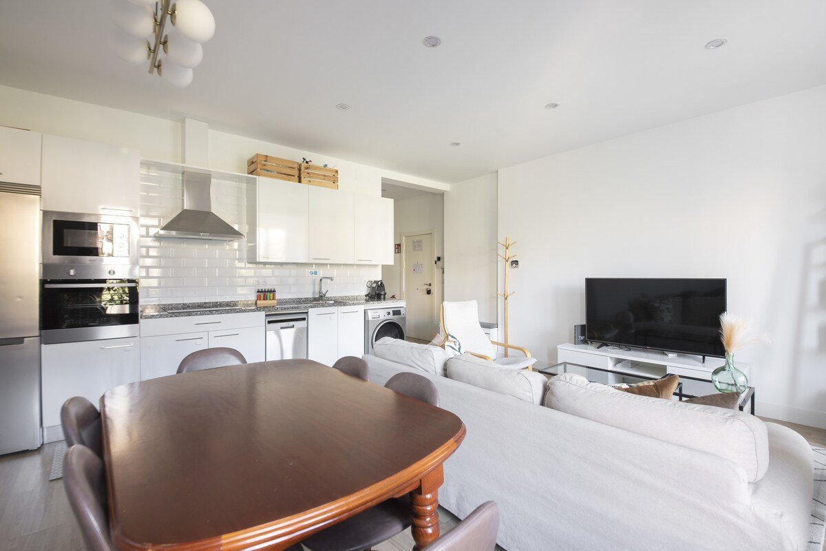 Easo Suits Family Friends gallery image 5