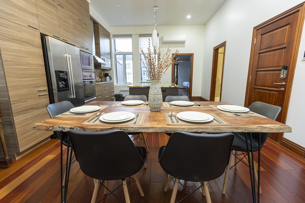 High ceilings open space perfect for group gallery image 4