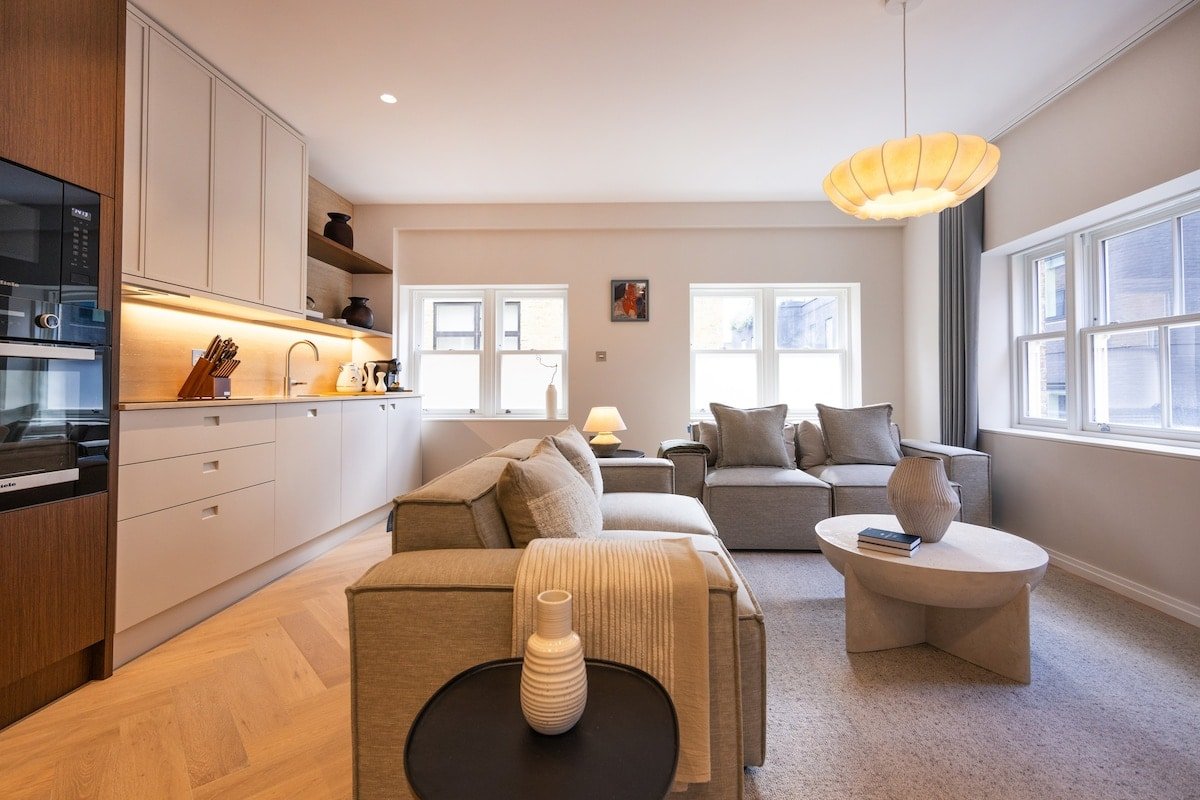 Luxurious 2 bed flat in Covent Garden gallery image 4
