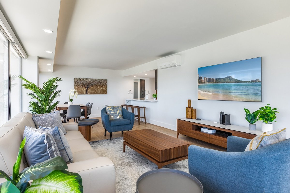 Ilikai 2 Bd – Ocean View One Free Parking/AC gallery image 2