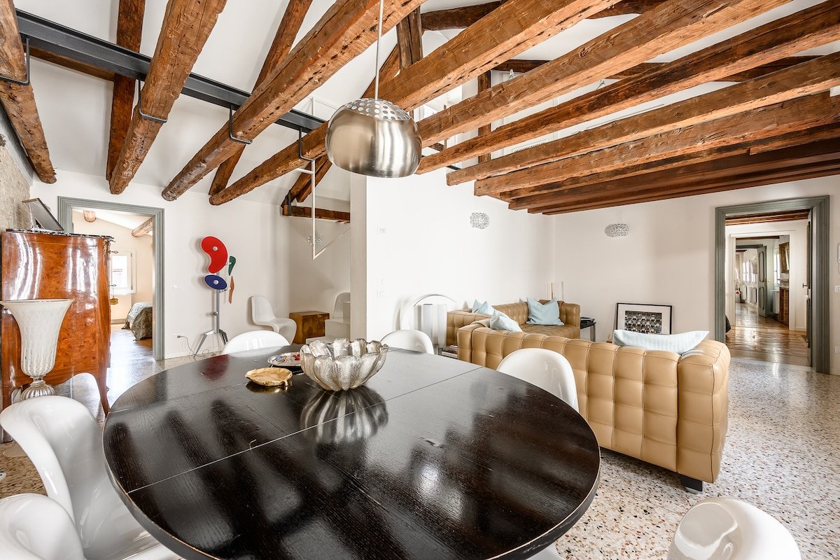 Apt Teatro: Fascino antico e design a San Marco gallery image 4