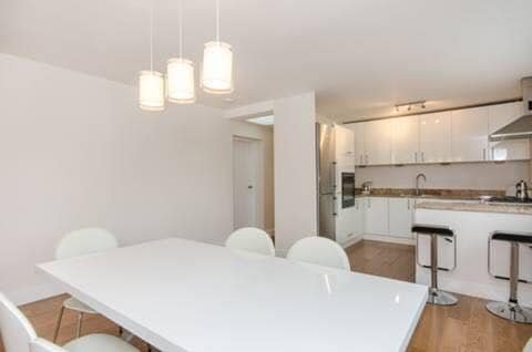 Fancy and bright 3-bedrooms on Sloane Avenue gallery image 5