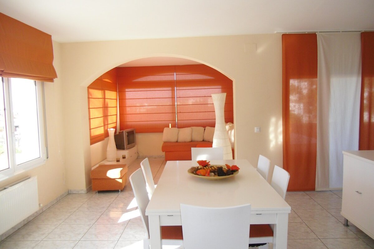 CASA EN ROSAS con vistas al mar y montaña gallery image 3