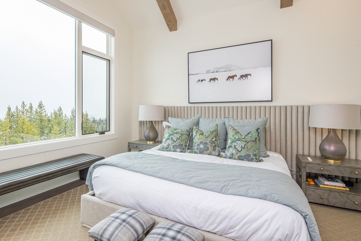 Luxury Townhome | Hot Tub & Mountain Views gallery image 5