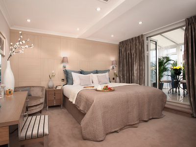 Knightsbridge Luxury 3 Bedroom Penthouse – Balcony