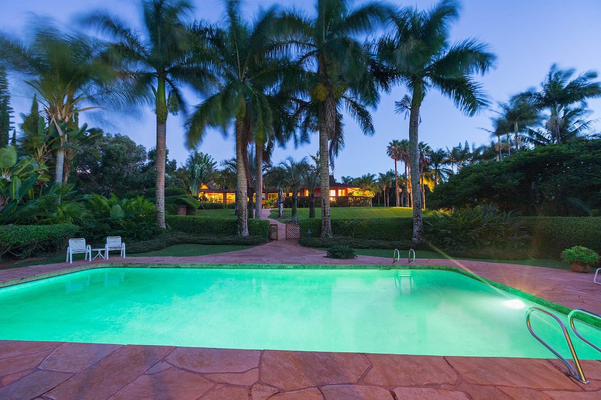 Pool, hot-tub, tennis, tropical oasis gallery image 5