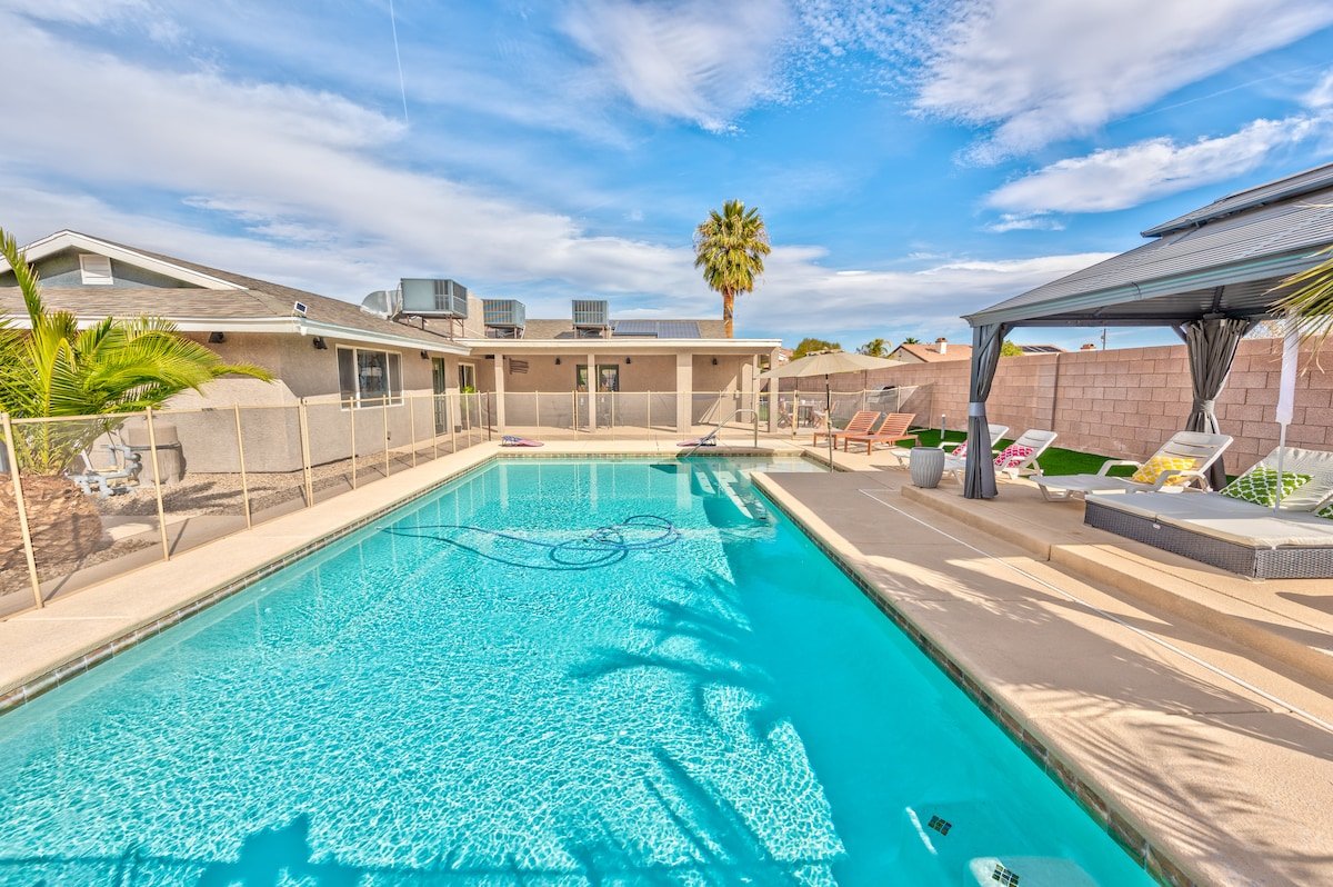 5 Stars 5BDR .5 ACR LOT Big Pool & Game Room! gallery image 3