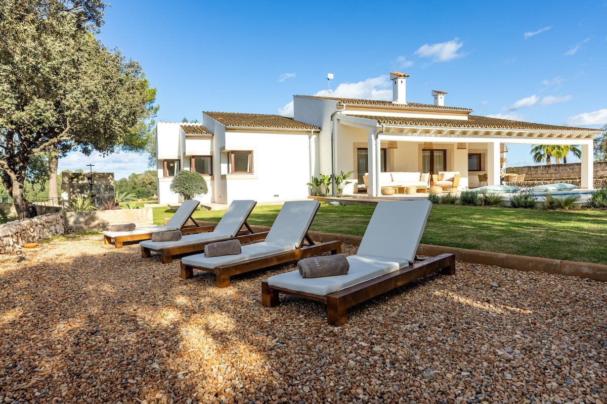 Es Mirador de Vernissa. Jacuzzi, sauna and pool gallery image 3