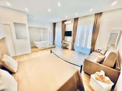 Struttura Panoramica con Vista Mare e sulla Città