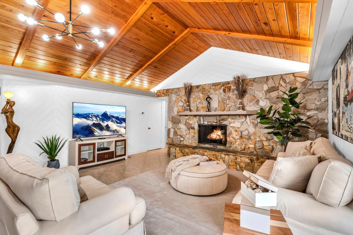 Ventur Serenity | Heated Pool, Slide & Fireplace! gallery image 4