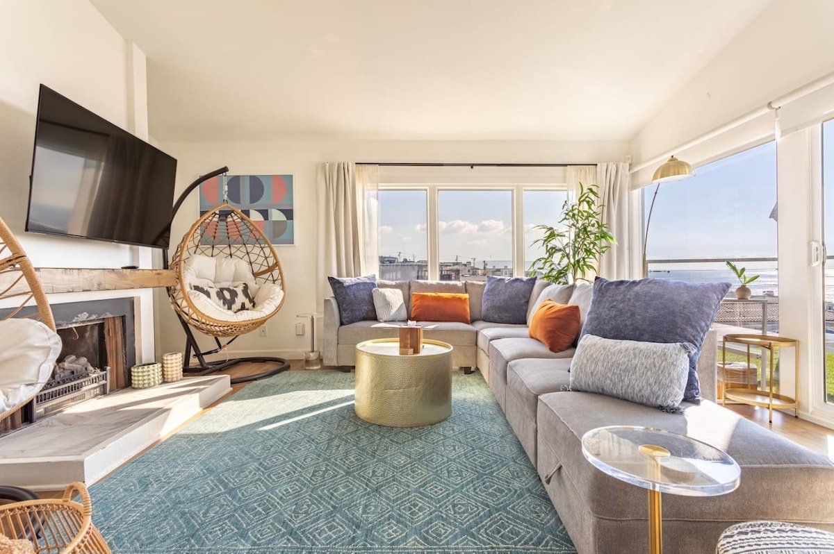 Huge Ocean View Apartment | Balcony & Parking gallery image 2