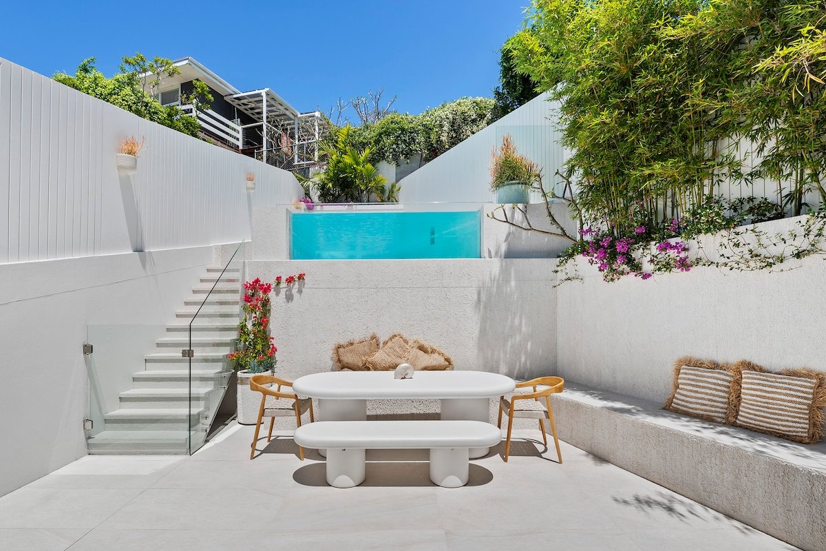 Clovelly Coastal Charm gallery image 2