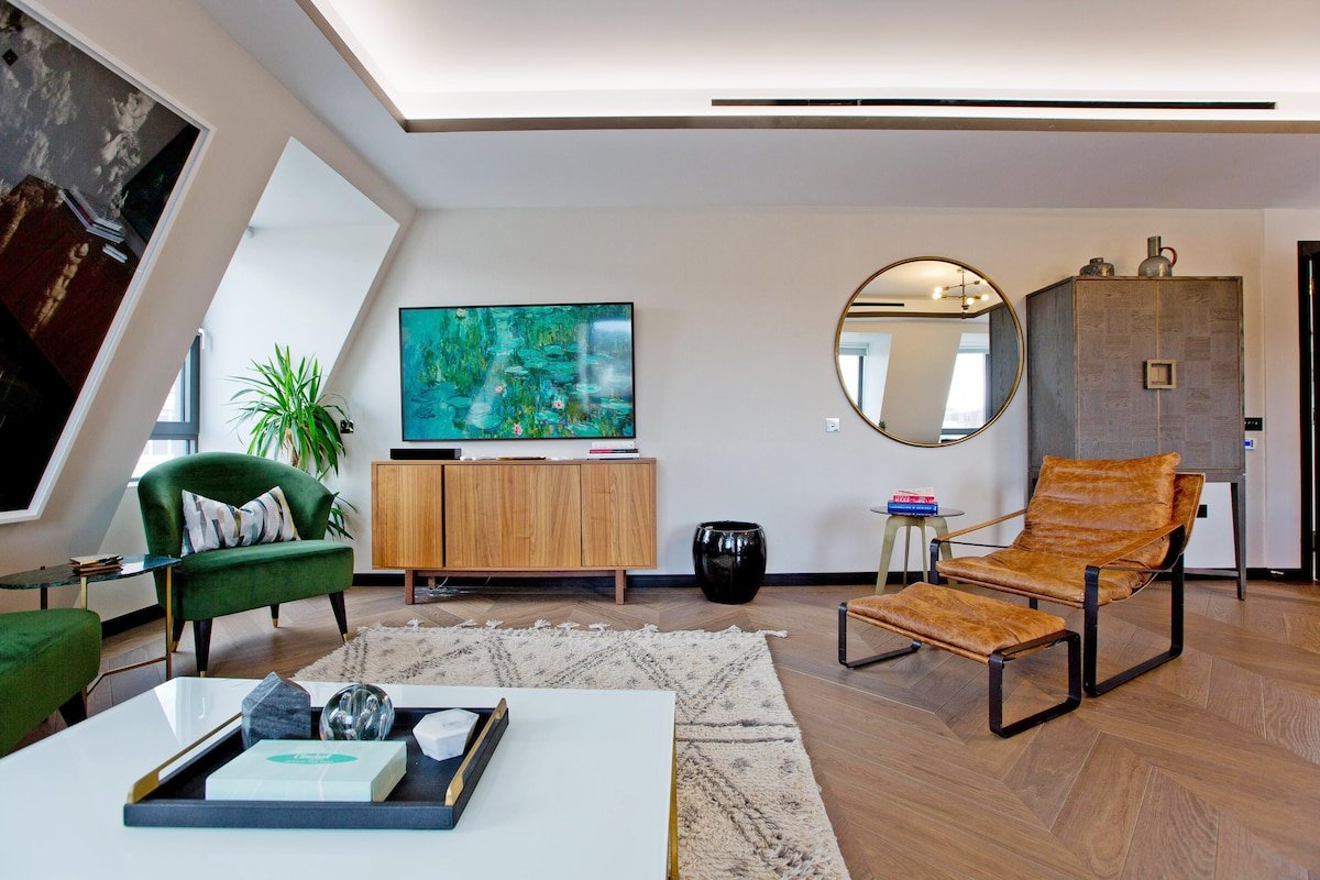 37GS Residences | 2bedroom Apt 621 near Piccadilly gallery image 3