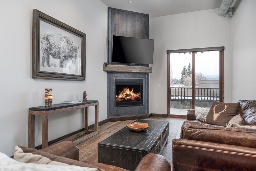 New! Downtown Whitefish with private hot tub