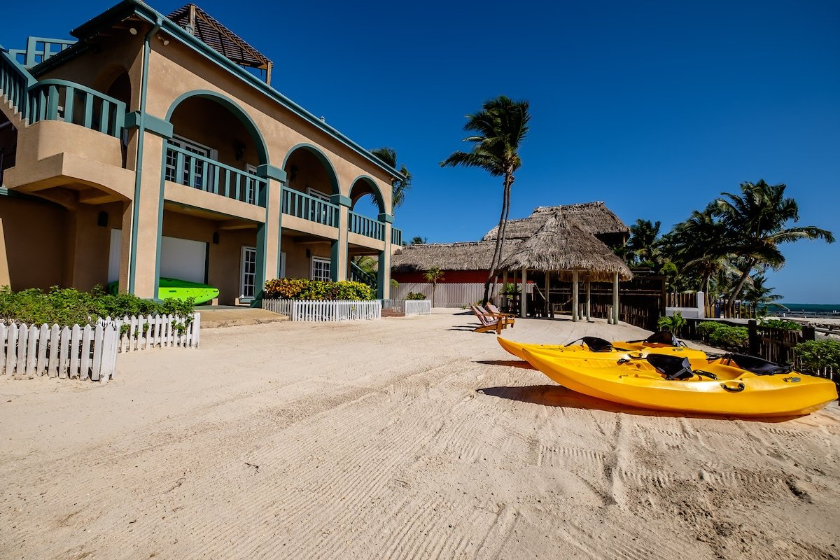 Beachfront Close to Secret Beach Kayaks Bikes Pool gallery image 2