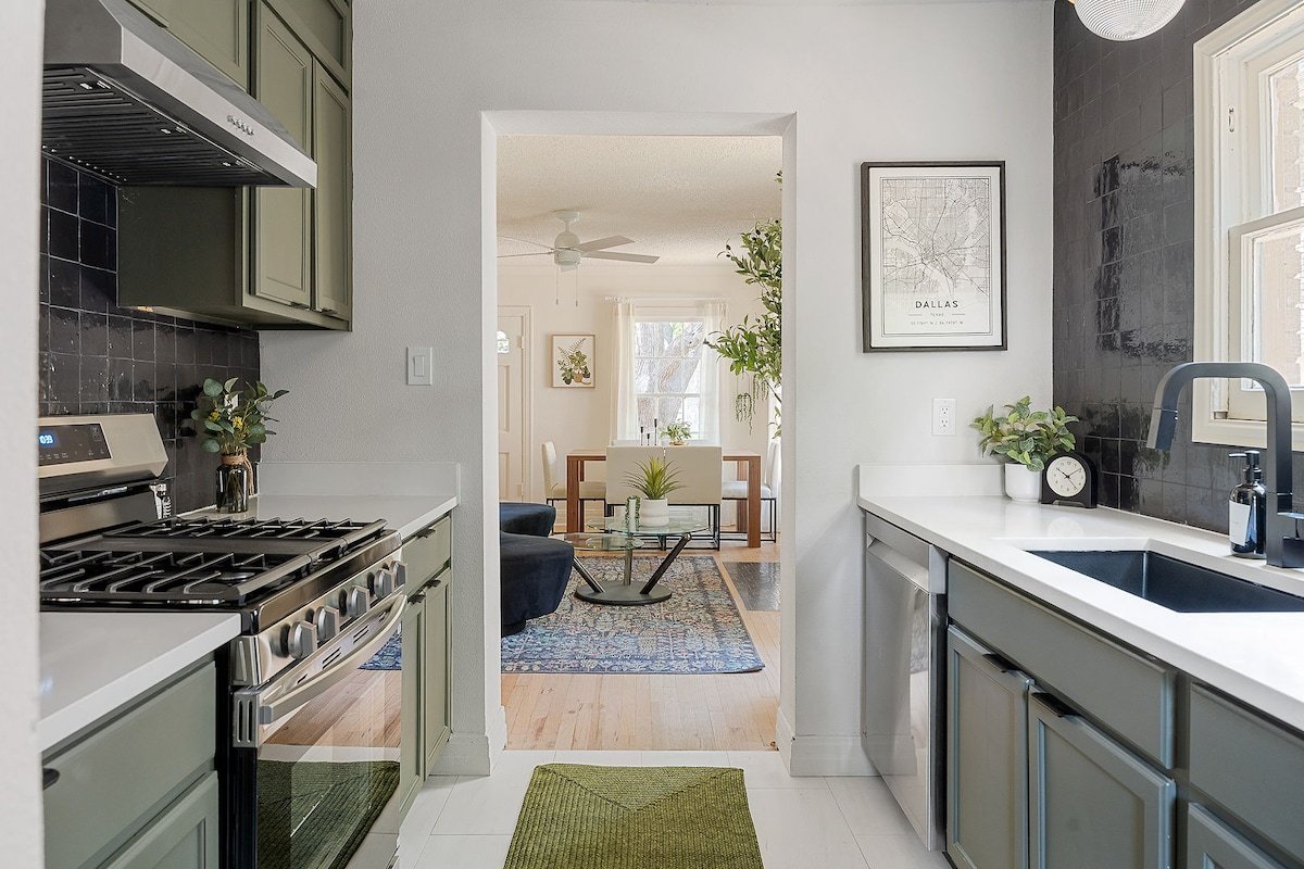 2x the Fun – Entire Home Lakewood Greenville Ave gallery image 2