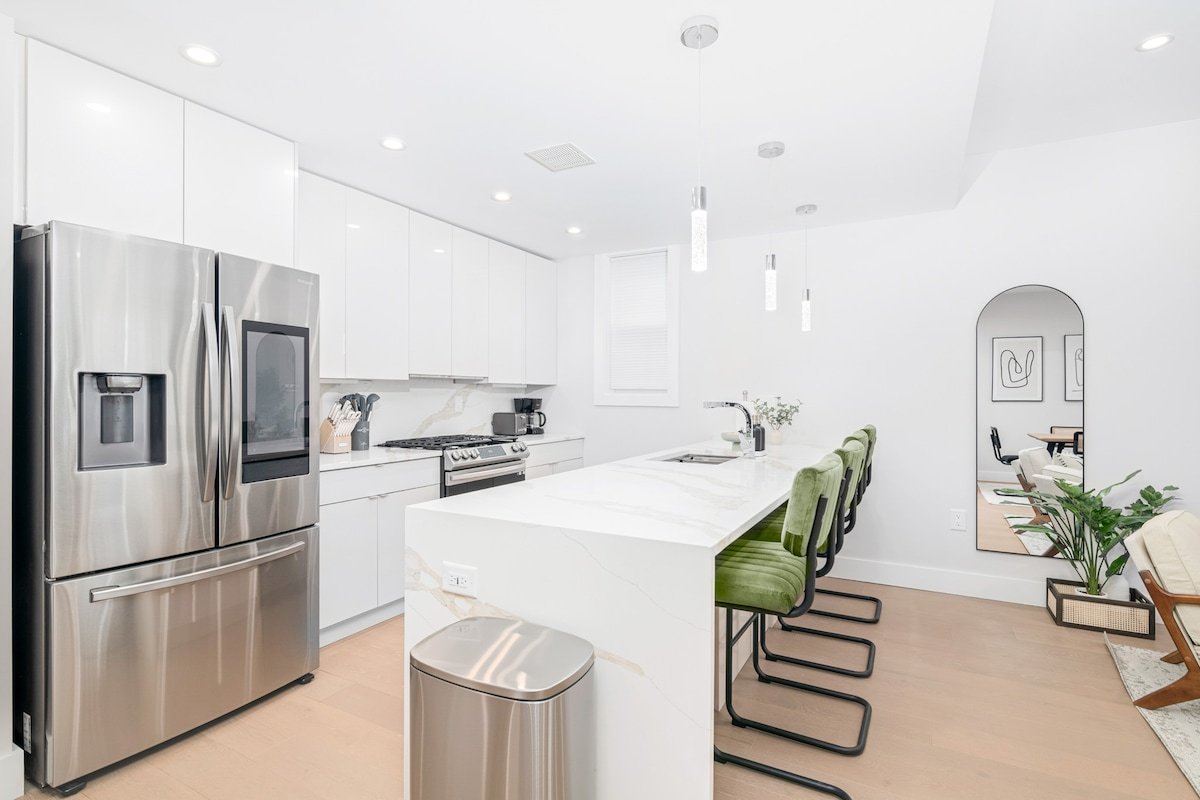 Spacious Home|2-Car Garage|Yard|Only 20 Min to NYC gallery image 5