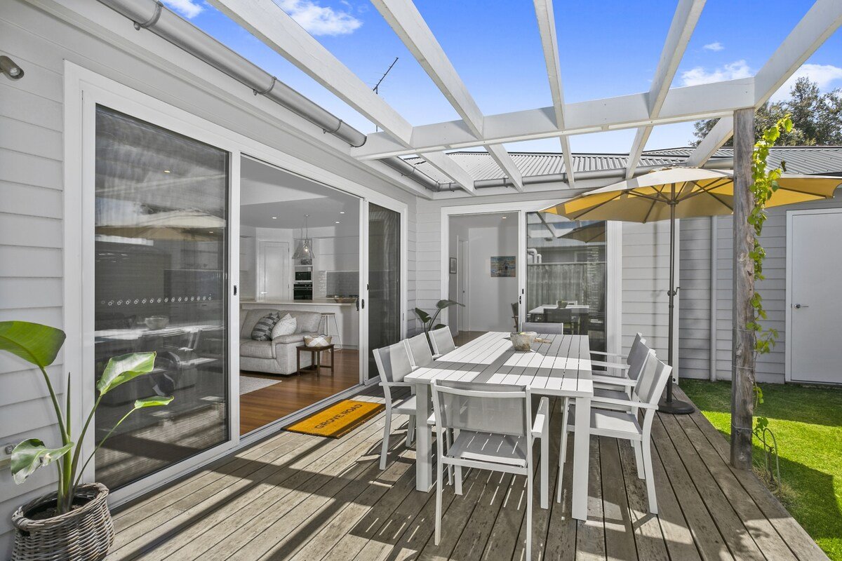 Beach, River, Golf, Shops -all within easy reach! gallery image 3