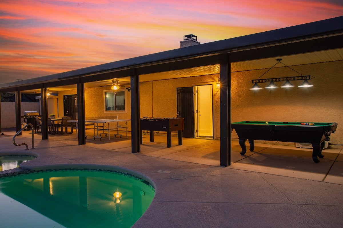 6 BR Luxury Private Pool, Pickle Ball, Golf & More gallery image 5