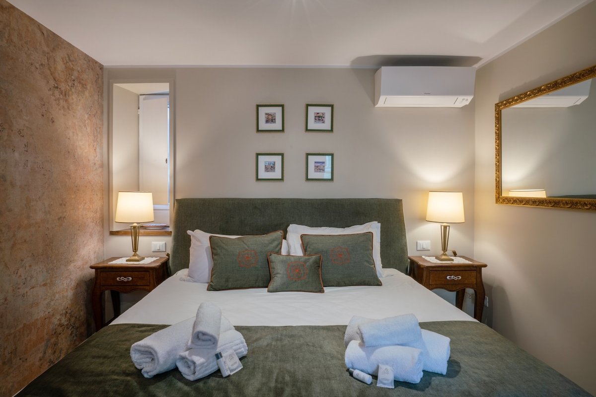 Charming stay in Roma – Luxury Holiday apartment gallery image 3