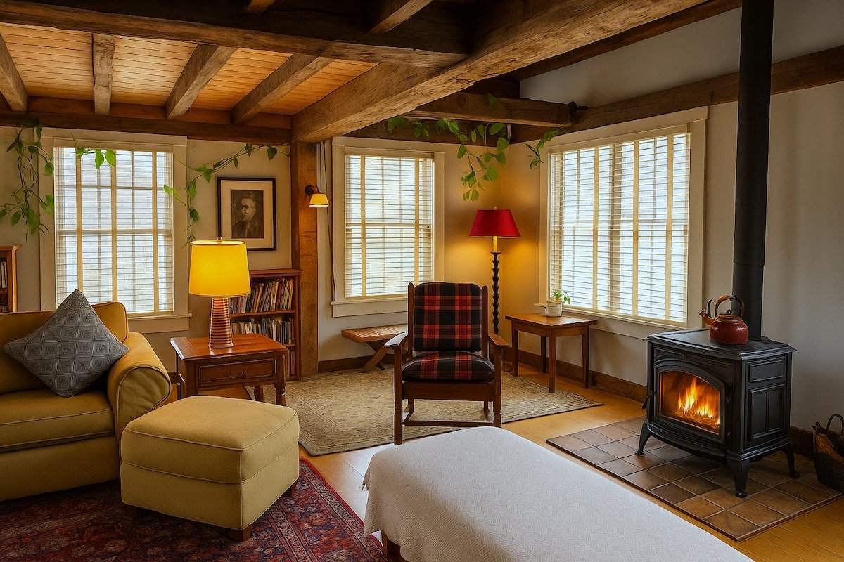 Magical Post and Beam Loft Downtown Newport! gallery image 5