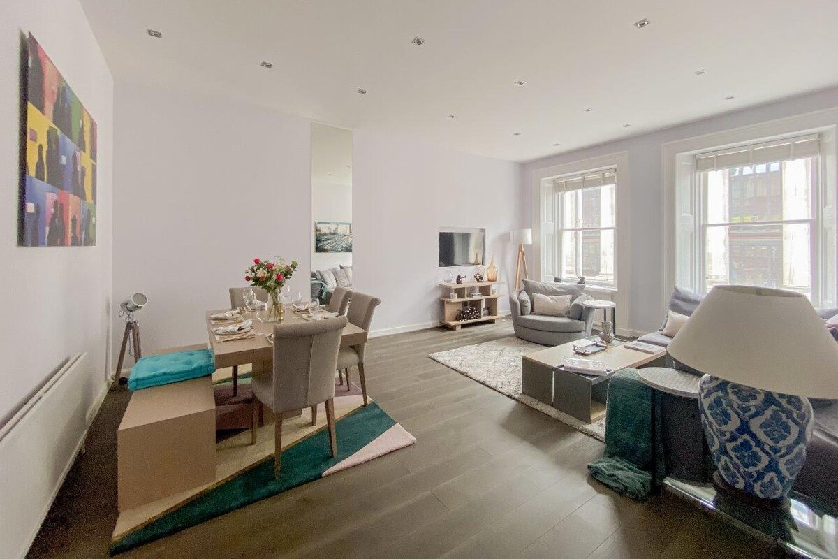 Exceptional apartment in the most desirable street gallery image 5