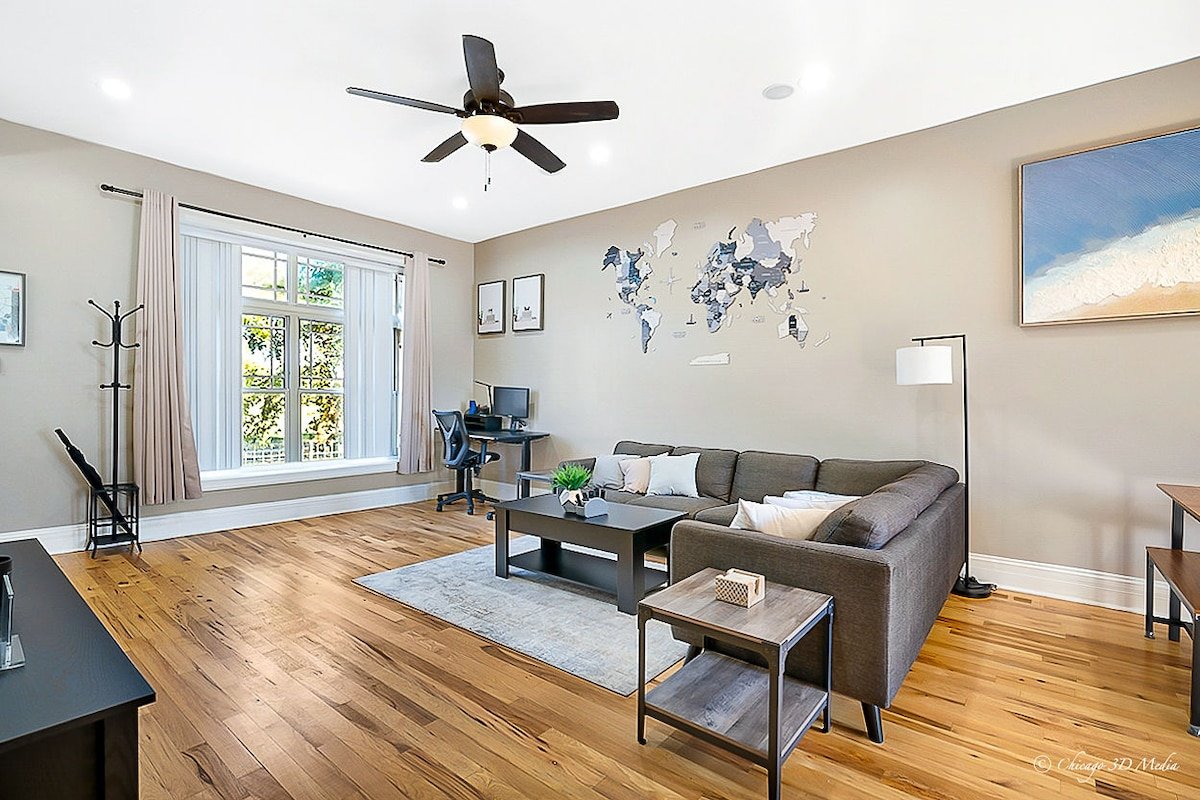 Spacious 5 BR / King Beds / Private Deck + Parking gallery image 4