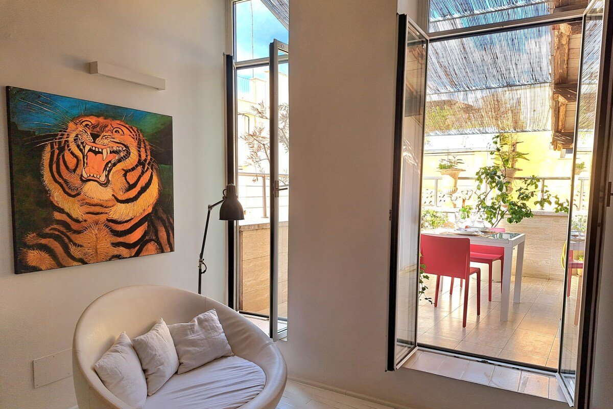 Pantheon White Penthouse gallery image 4