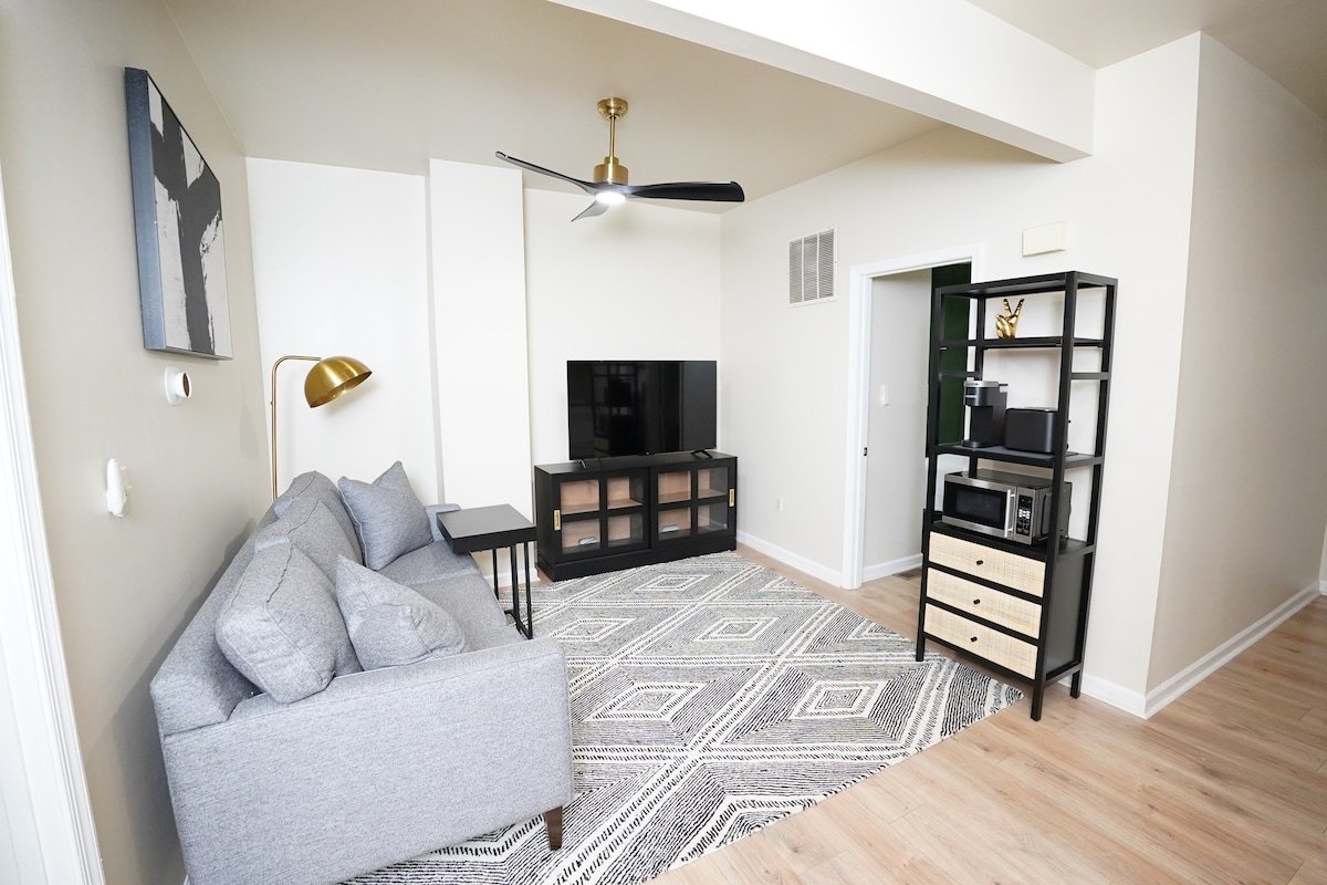 4 Bedroom Home-10 Mins to U.S. Capitol Building gallery image 4