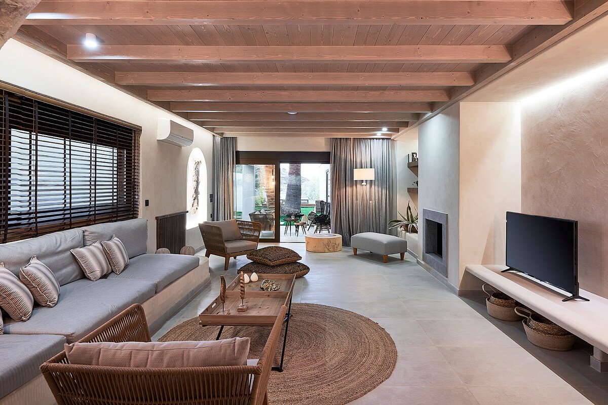 Beachfront, Includes Breakfast & Hotel Services gallery image 5