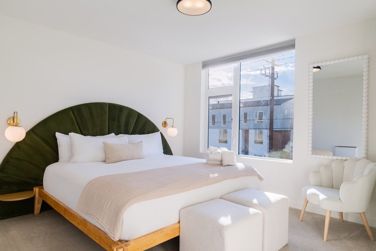 Brand New 3BR Retreat | Sauna | Private Rooftop gallery image 4