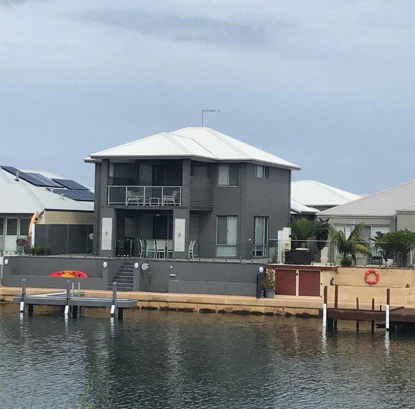 LUXURY 2 STORY CANAL PARADISE WITH PRIVATE JETTY gallery image 2