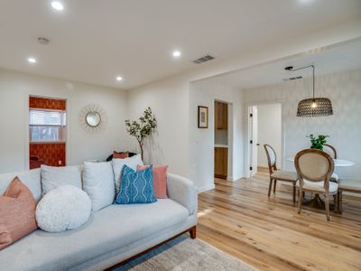 Stylish Home Office • Walk to Shops • Fenced Yard