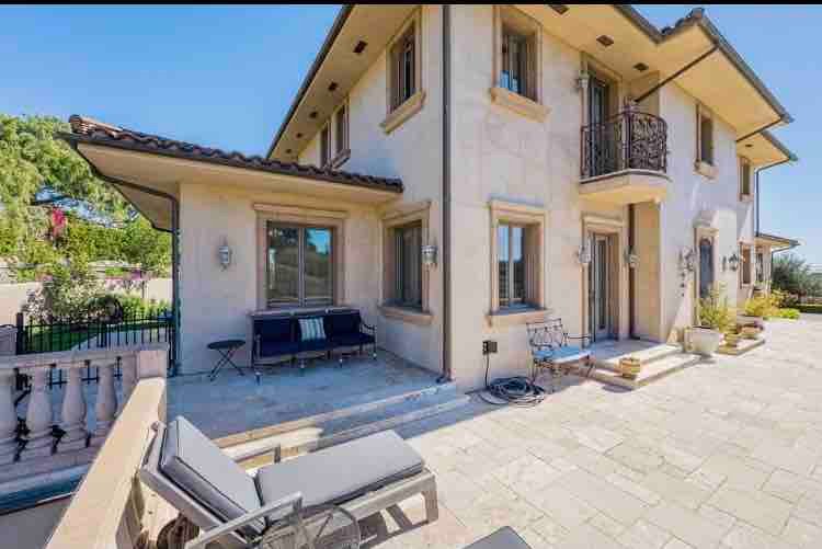 Elegant Spacious Italian Villa in Western Malibu