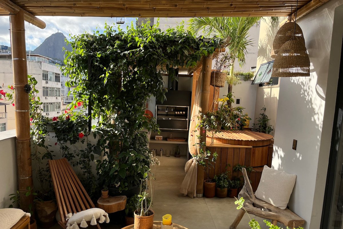 Apê Copa, Ofuro, banheira, terraço gallery image 2