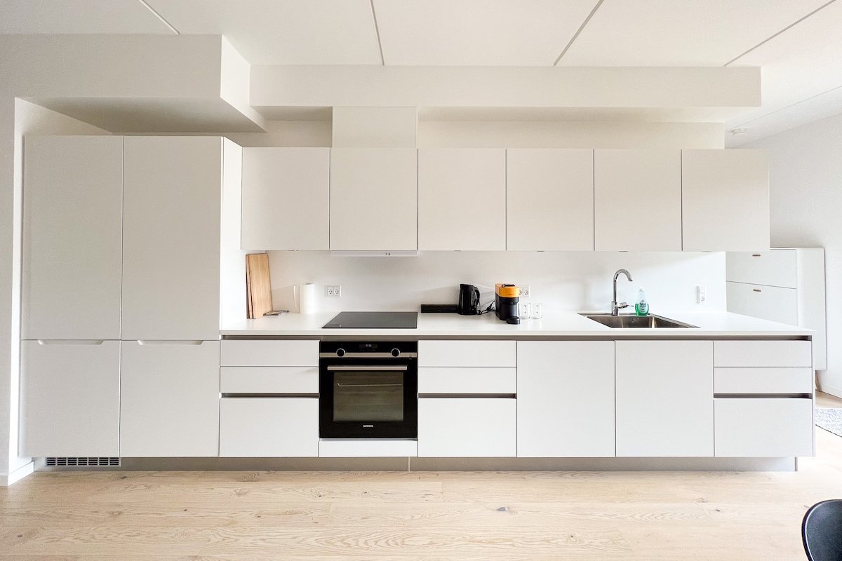 Minimalist 3-Bedroom Apt-Urban Comfort + Courtyard gallery image 5