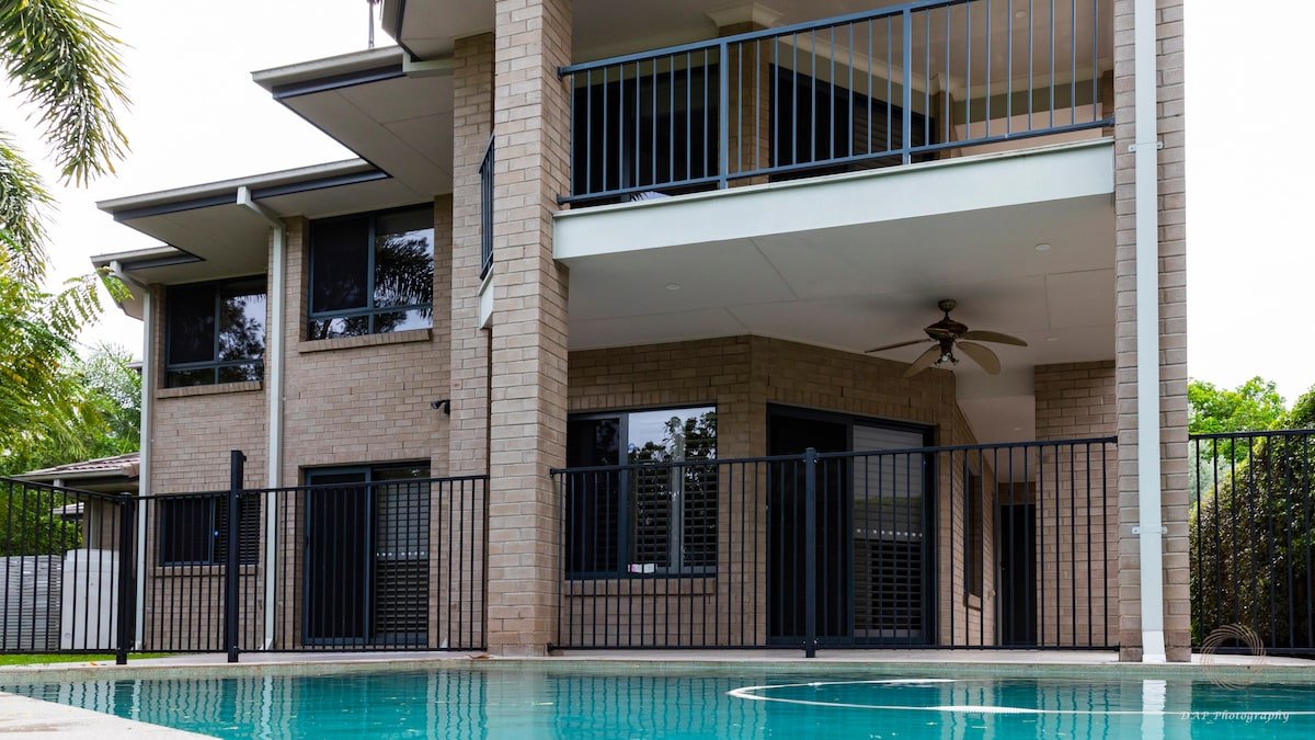 The Cascade- Breathtaking lakeside retreat gallery image 3