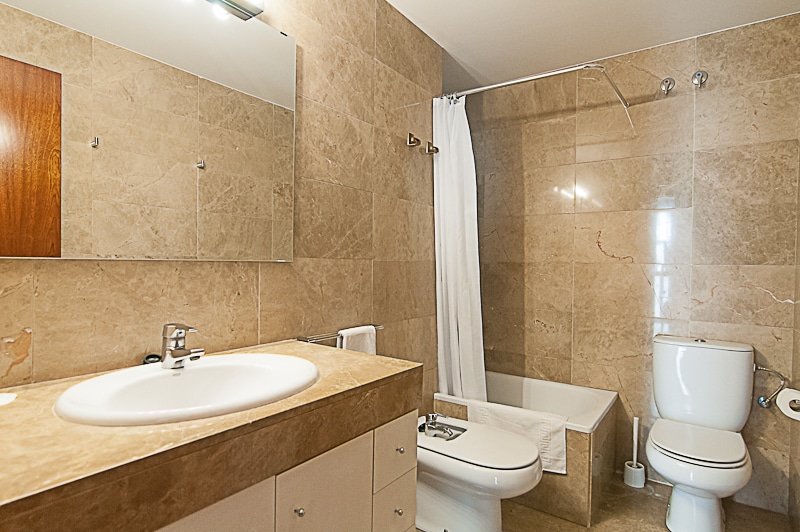 Sleeps 20 off Paseo de Gracia gallery image 5