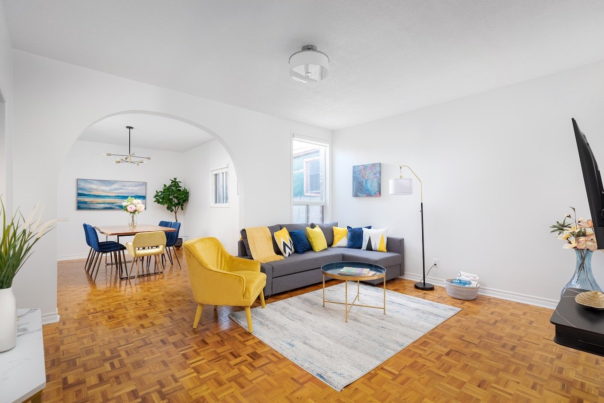 Charming 4 Bed Home + 2Parking gallery image 2