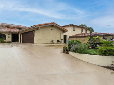 Luxury Big Home 1 mile from Beach