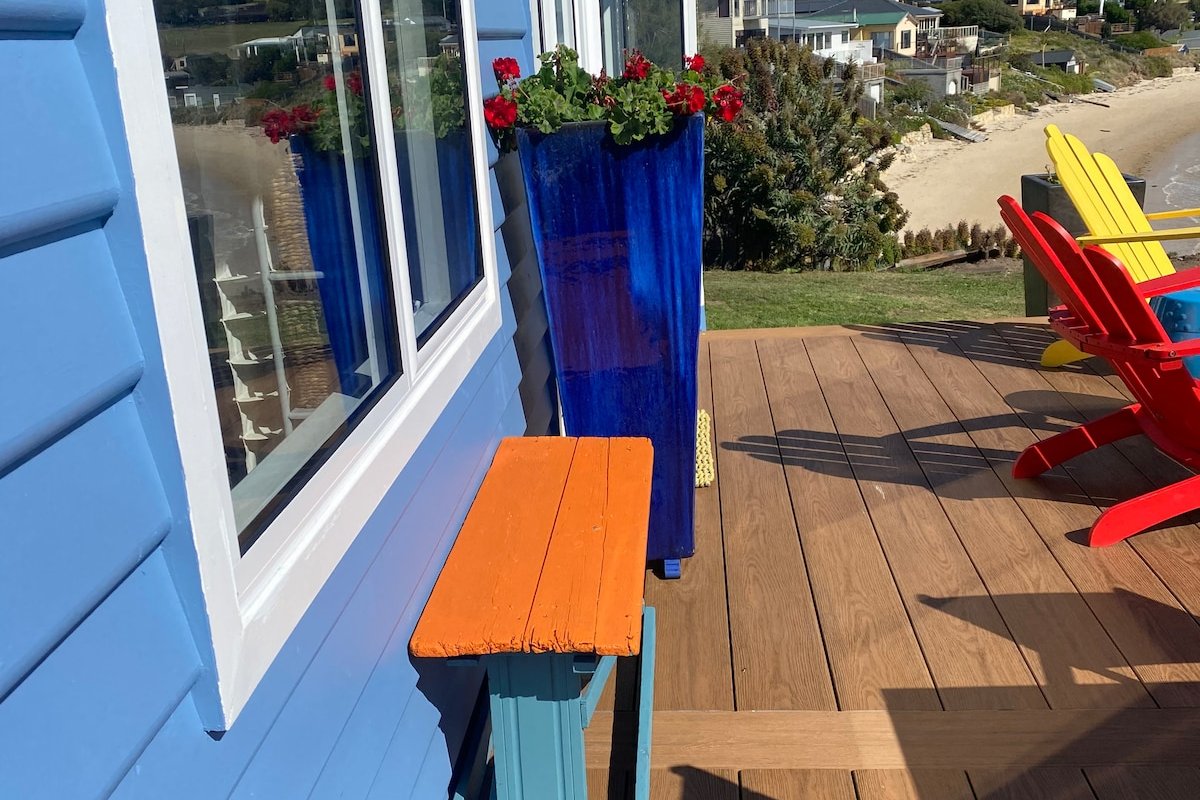 Total Waterfront Self Contained Cottage gallery image 3