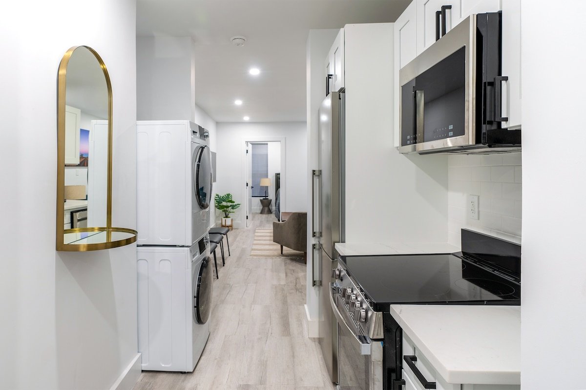 Modern 3 Bed 2 Bath East Village gallery image 4