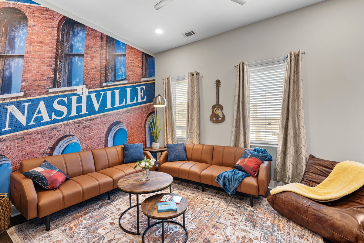 Sleeps 15 – Pet-Friendly! Hot Tub/Full Gym/Poker