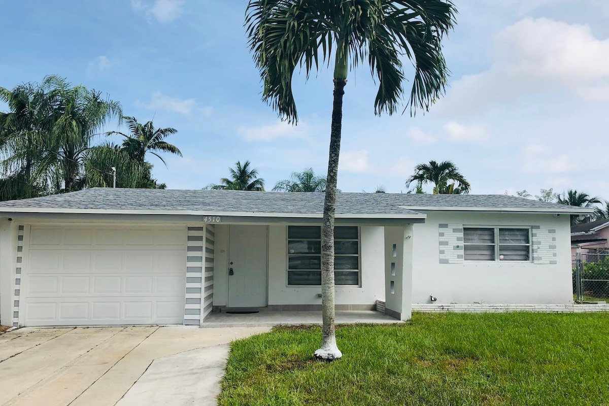 Close to Hard Rock Casino with water access gallery image 3