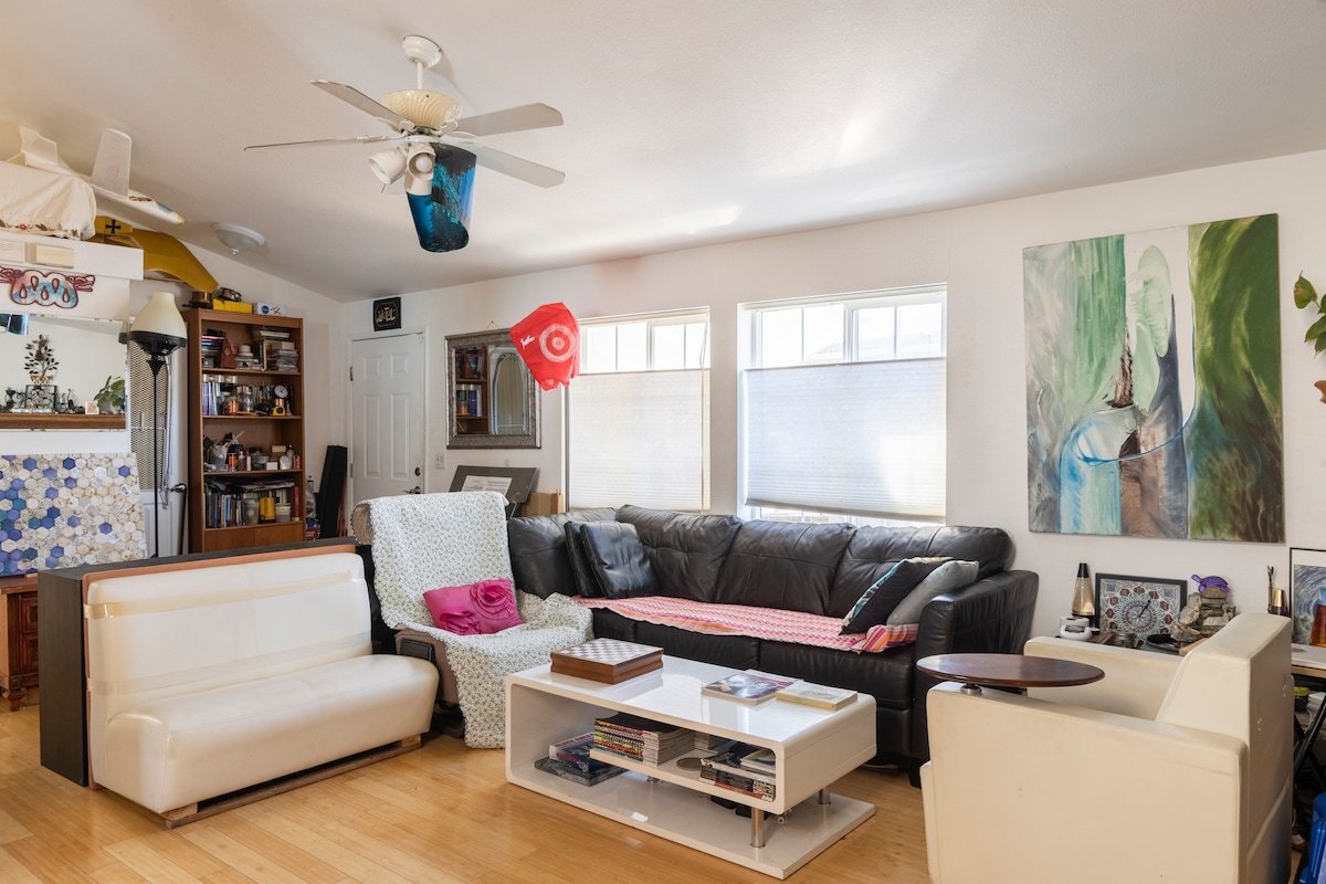 Private Master Bedroom with Bath gallery image 2