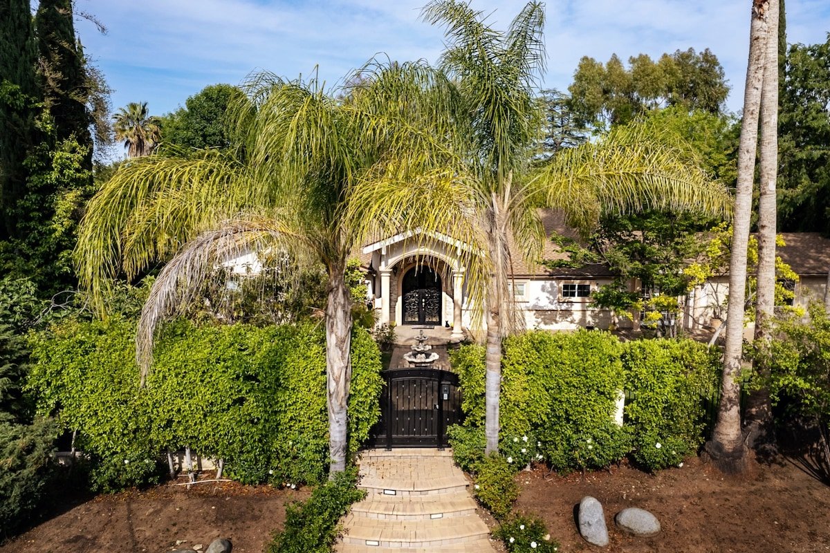 Private Retreat – Salt Pool/Spa/Outdoor Kitchen gallery image 4