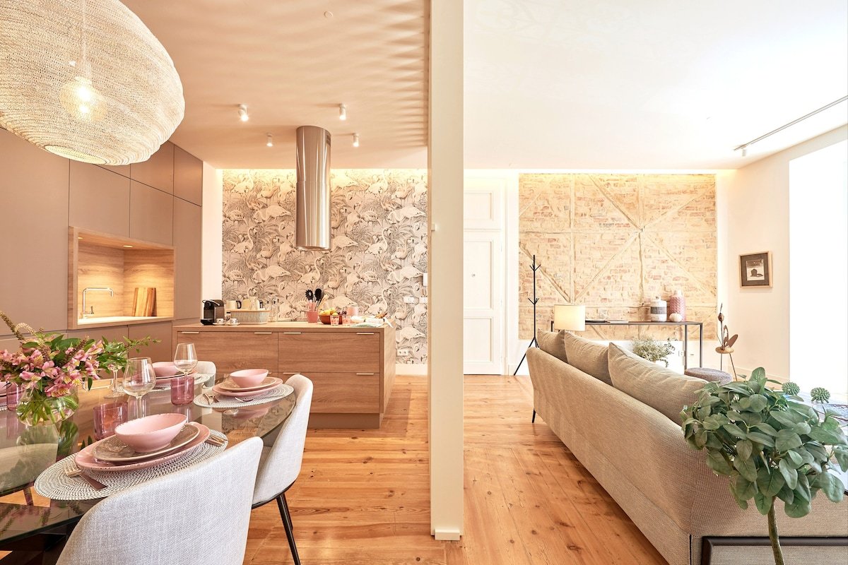 NEW!Beautiful Design Apt in City Center_3BR_2WC_AC gallery image 2