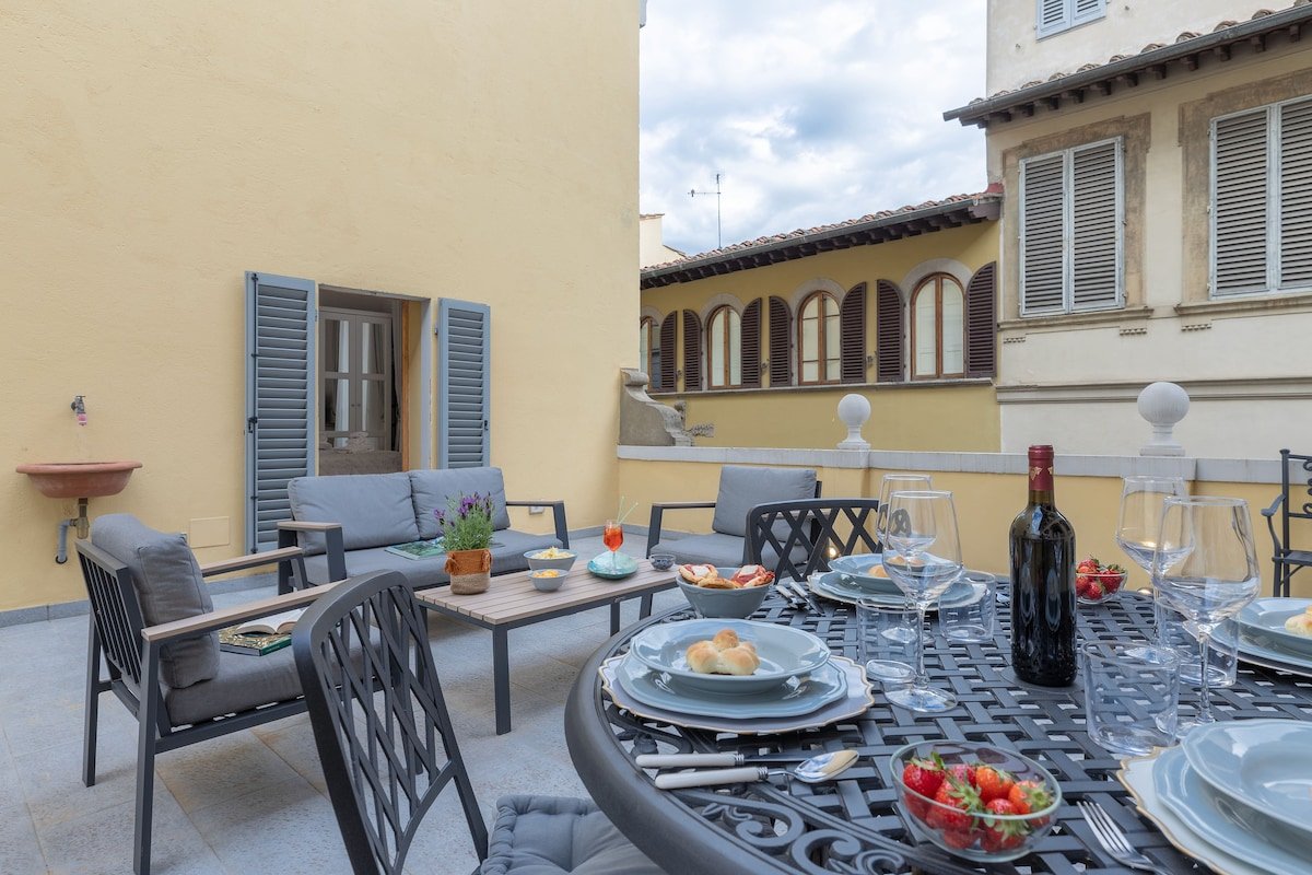 Florence Design apartment with large terrace gallery image 5