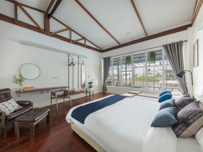 Romantic Villa by canal near BTS Onnut BKK.