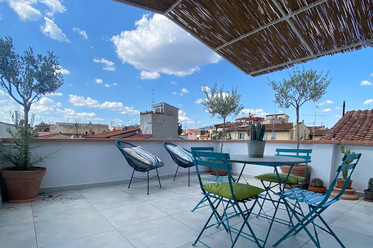 ‘NEW’ Art & Design Apt with Panoramic Terrace gallery image 5